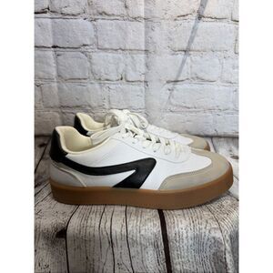 Dolce Vita sneakers woman’s size 9